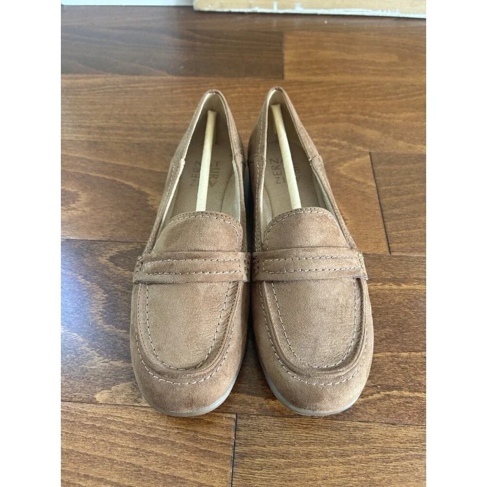Naturalizer Women's Dannah Slip-On Camel Tan Suede Loafers Flats NEW 6 M - Picture 4 of 6